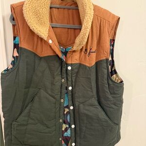 fresh Women's Olive and Tan Vest with Sherpa Collar